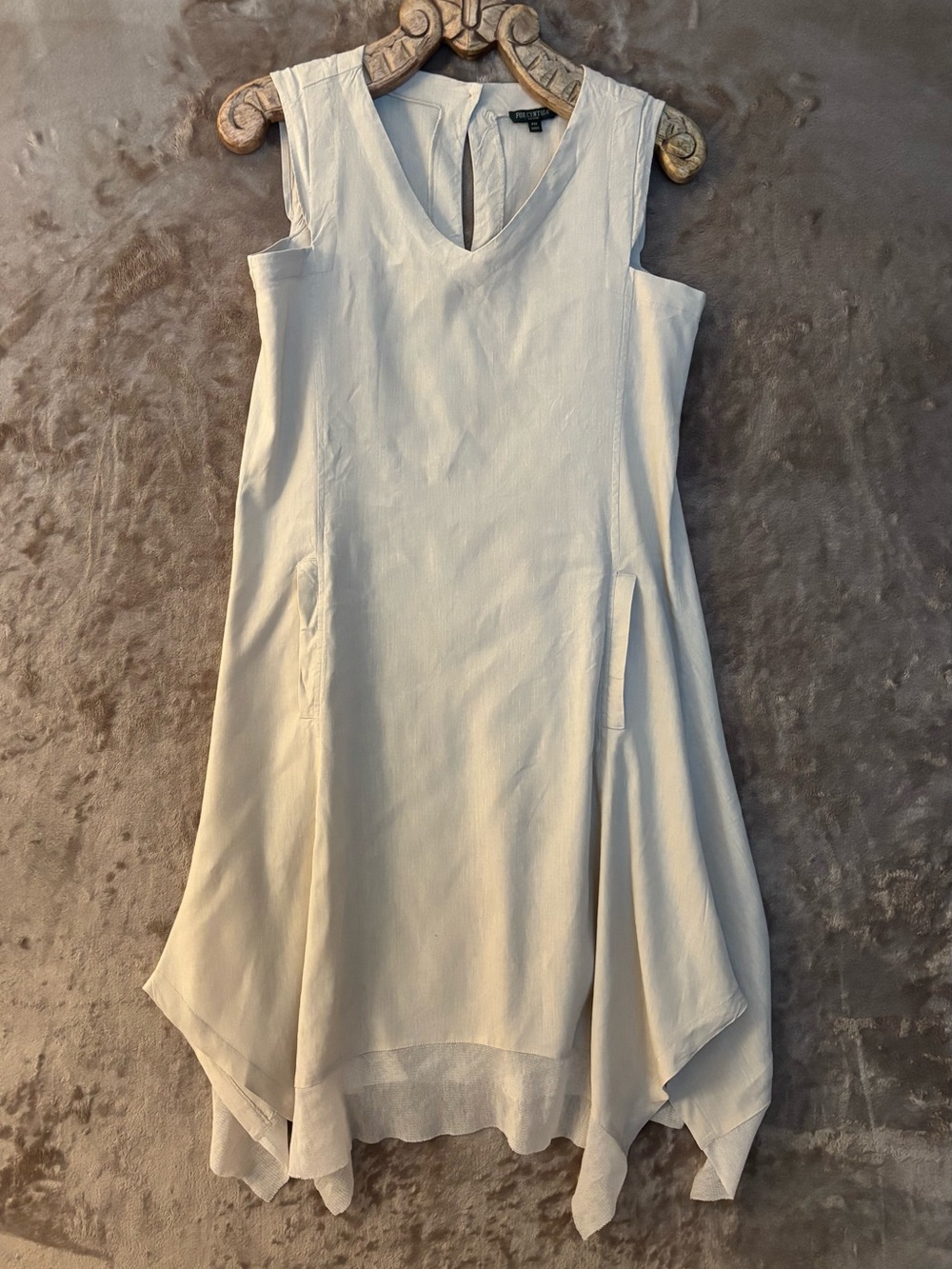 For Cynthia Women’s Beige Sleeveless V-Neck Handkerchief Hem Dress Size PM